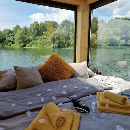 Aquachill Houseboat & Wellness Hotel ลิปตอฟสกี โตรเวก ภายนอก รูปภาพ