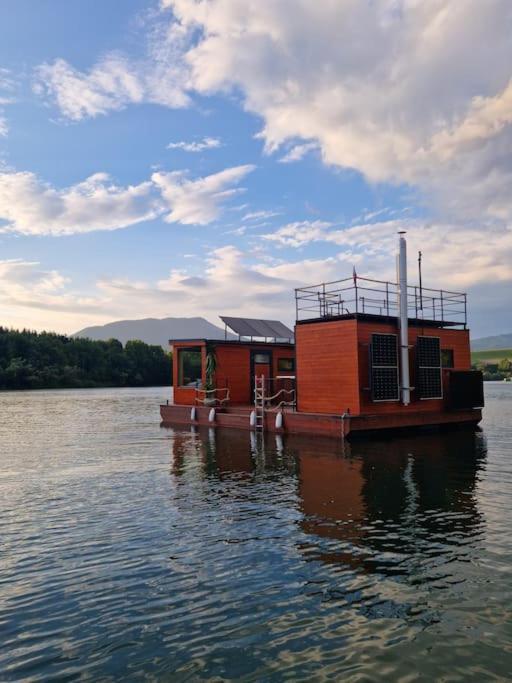 Aquachill Houseboat & Wellness Hotel ลิปตอฟสกี โตรเวก ภายนอก รูปภาพ