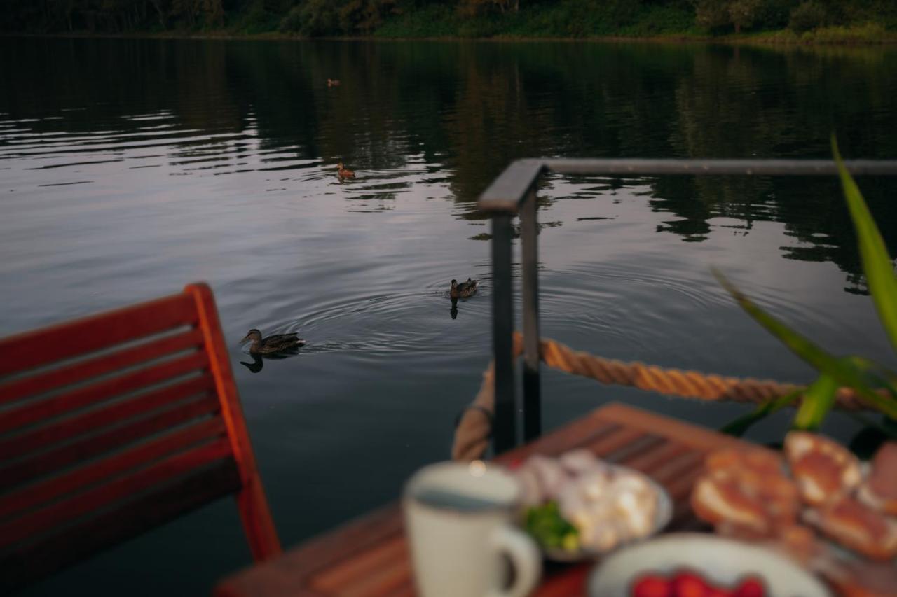 Aquachill Houseboat & Wellness Hotel ลิปตอฟสกี โตรเวก ภายนอก รูปภาพ