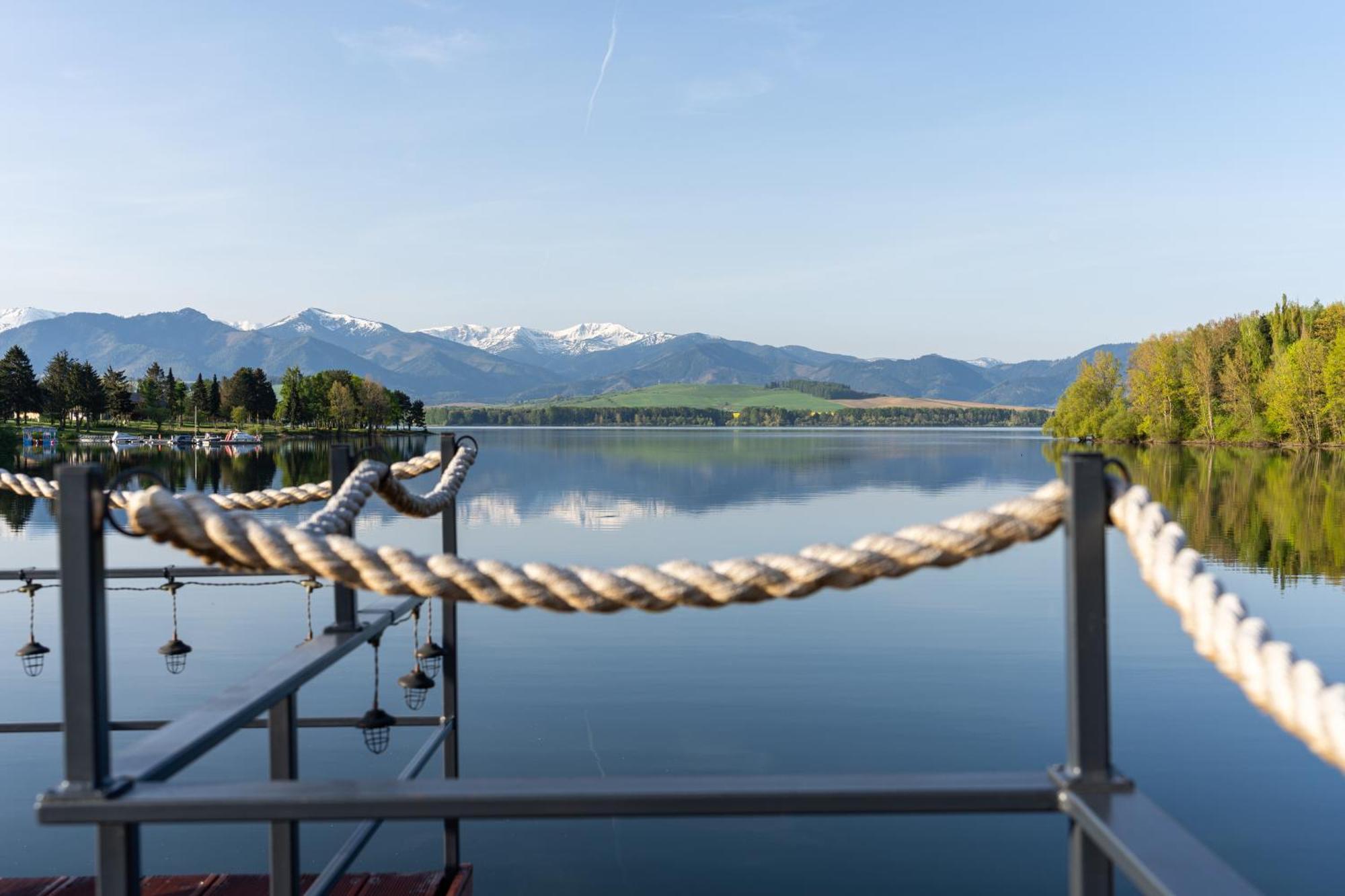 Aquachill Houseboat & Wellness Hotel ลิปตอฟสกี โตรเวก ภายนอก รูปภาพ