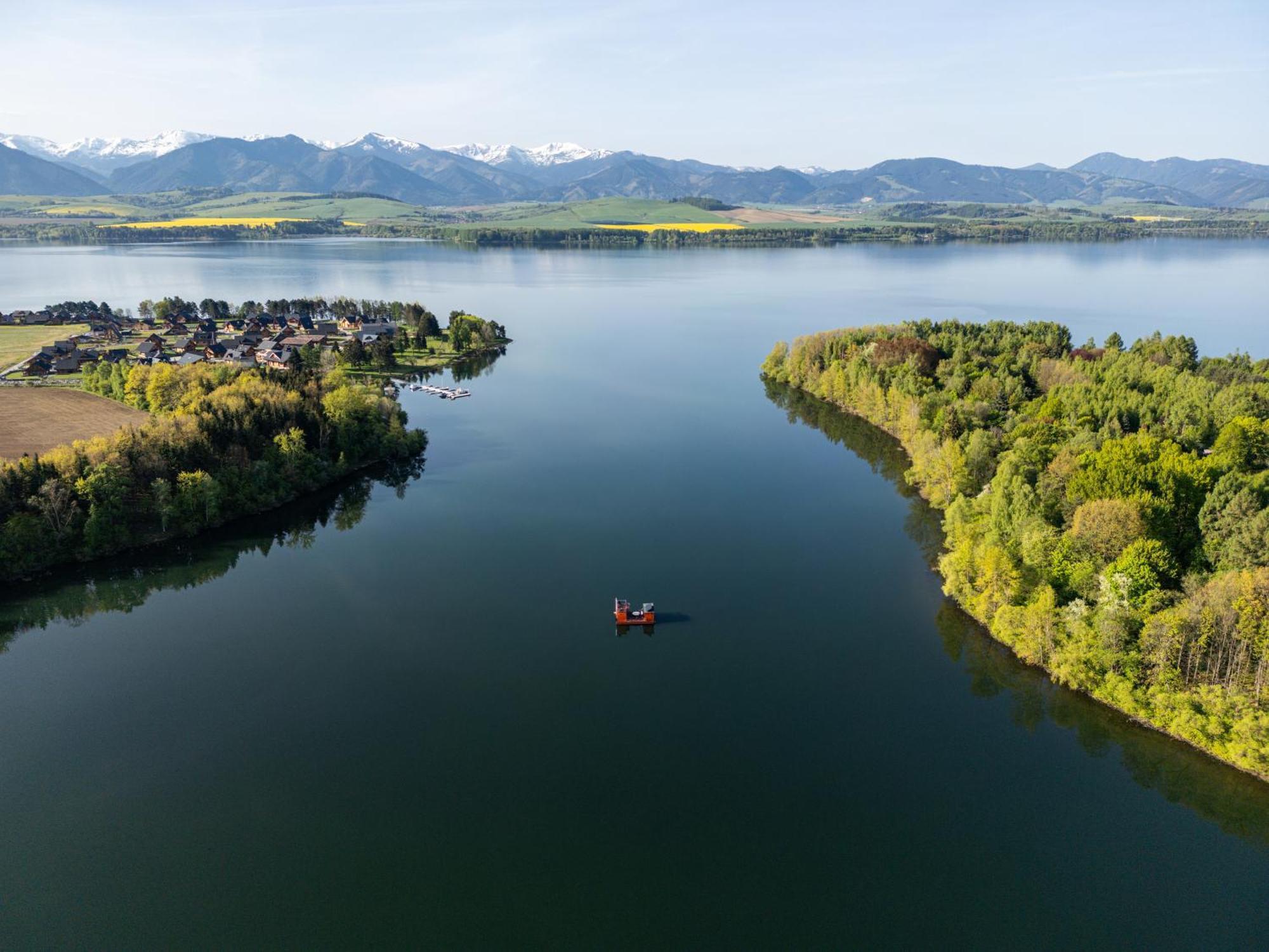 Aquachill Houseboat & Wellness Hotel ลิปตอฟสกี โตรเวก ภายนอก รูปภาพ