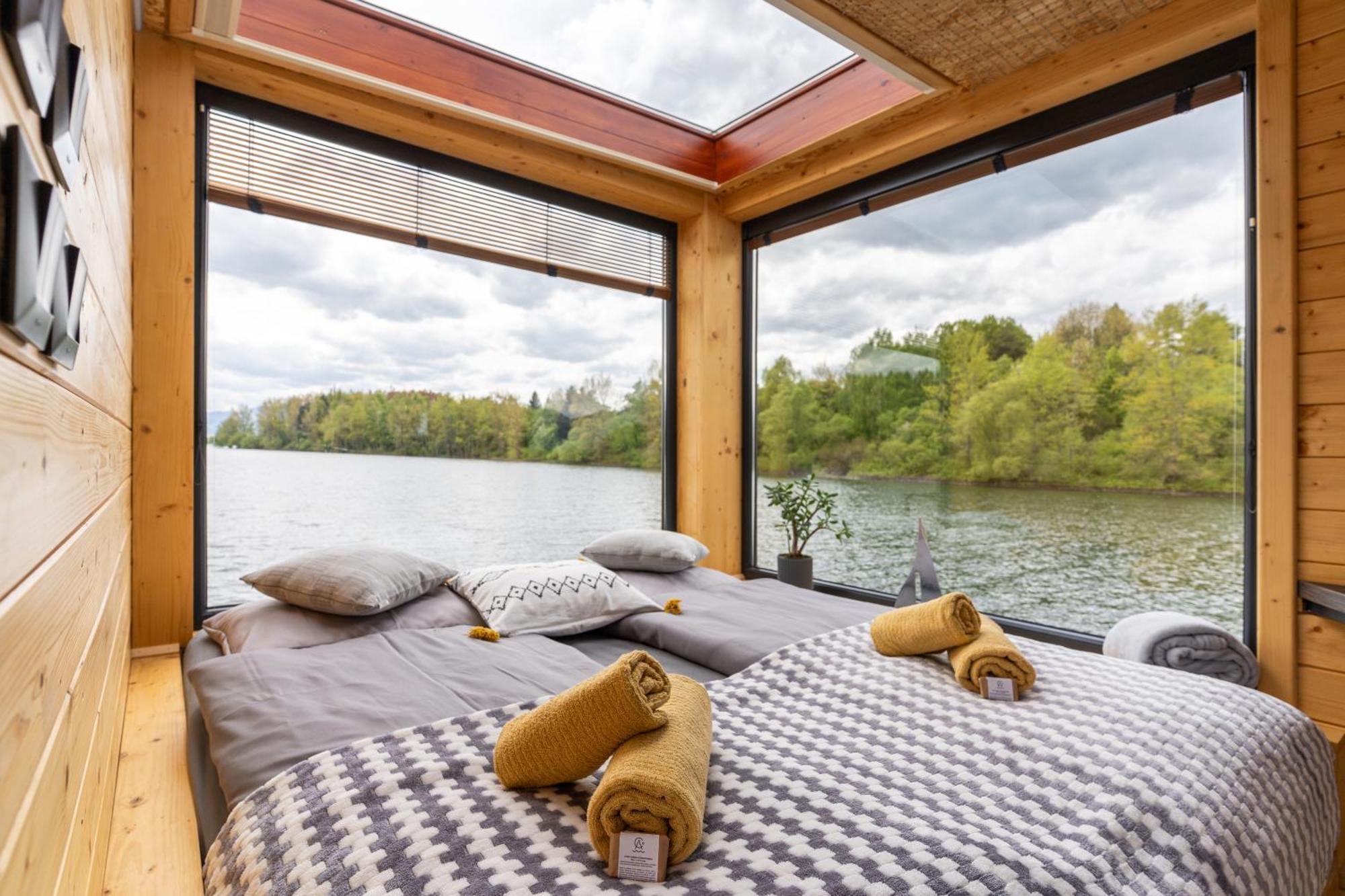 Aquachill Houseboat & Wellness Hotel ลิปตอฟสกี โตรเวก ภายนอก รูปภาพ