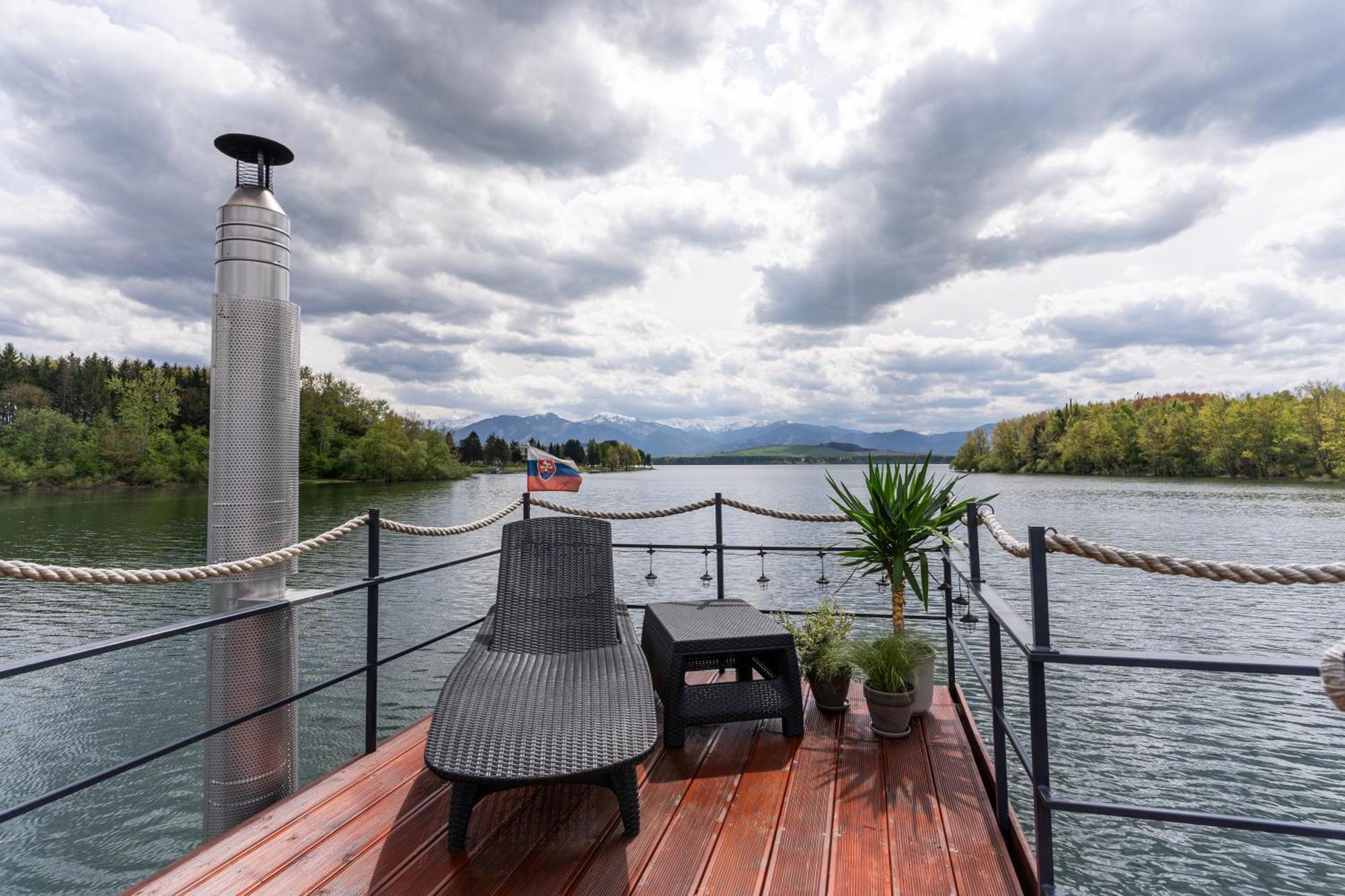Aquachill Houseboat & Wellness Hotel ลิปตอฟสกี โตรเวก ภายนอก รูปภาพ